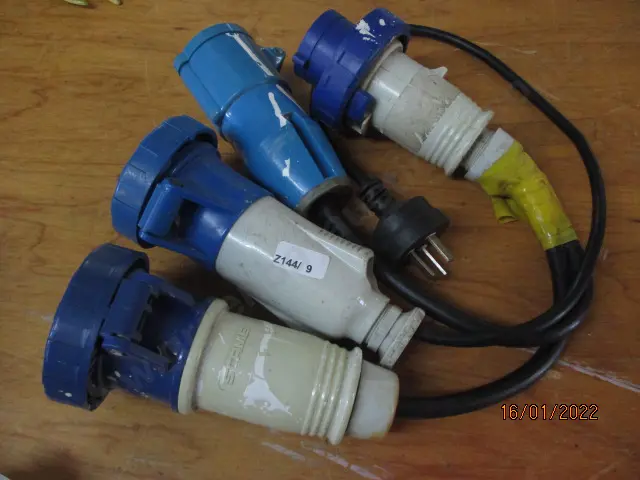 Caravan Plugs Image 1++