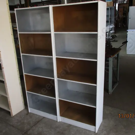 2 Shelves