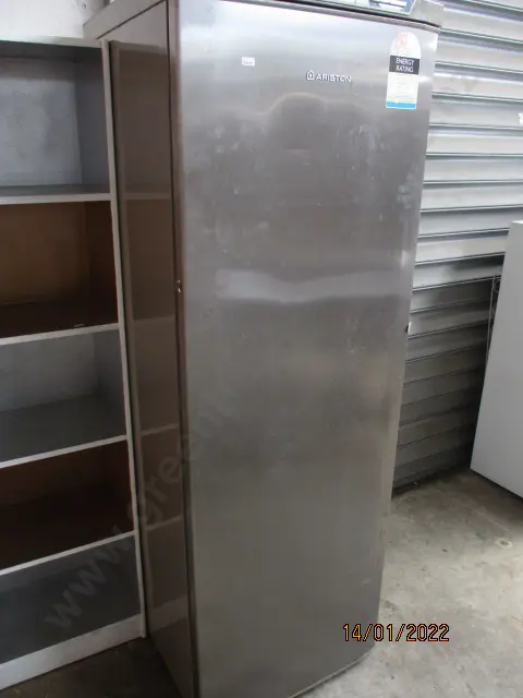 Upright Freezer Image 1++