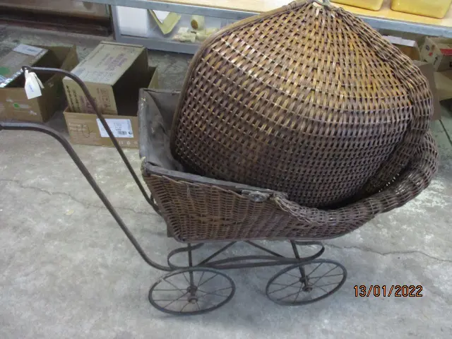 Vintage Pram (doup) Image 1++