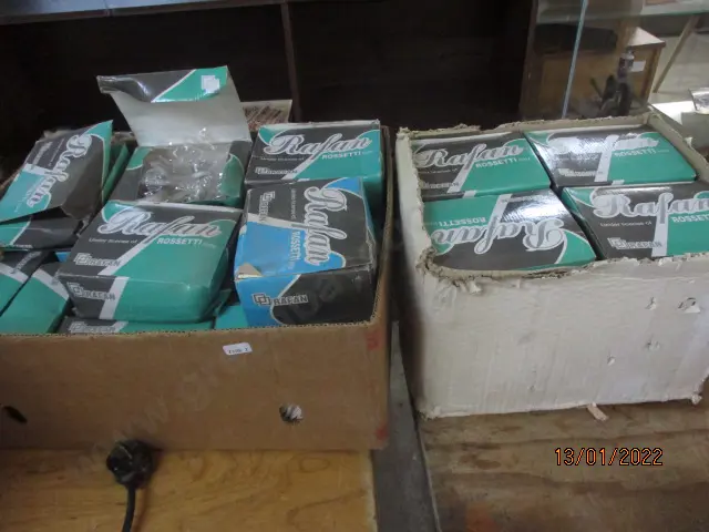 2 Boxes Door Hardware Image 1++