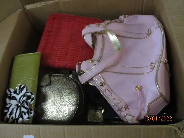 Vintage Purses Image 1++