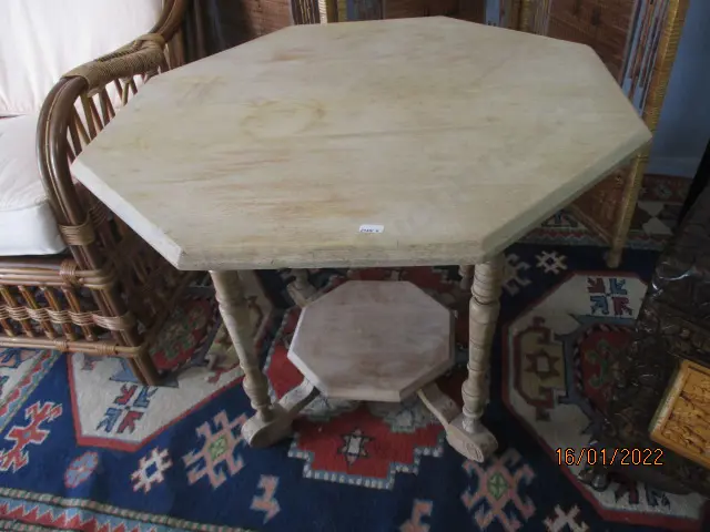 Kauri Side Table Image 1++