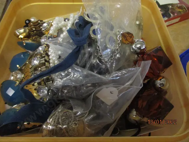 Box Costume Image 1++