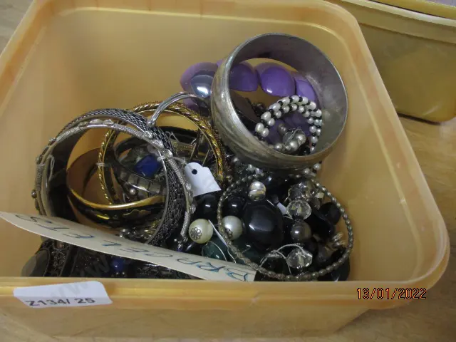 Box Costume Image 1++