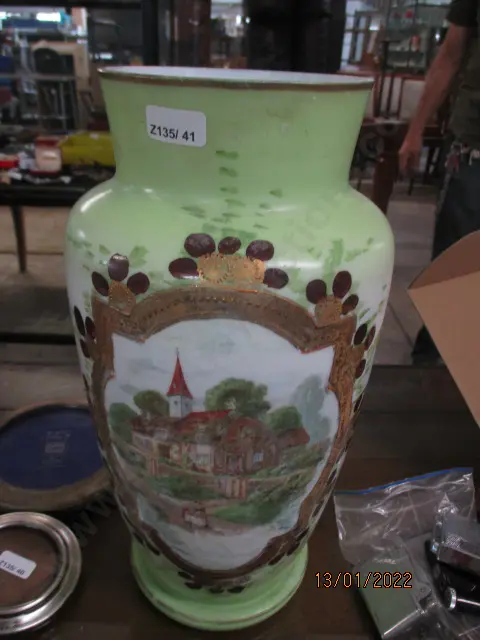 Milk Glass Vase Image 1++