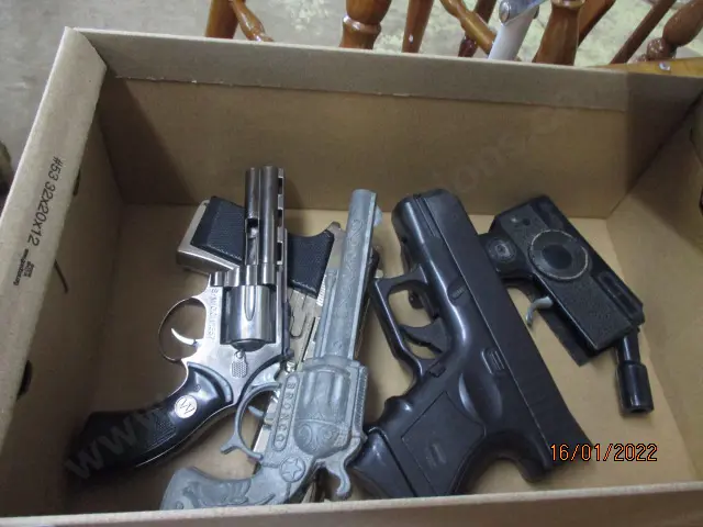Toy Guns  Image 1++