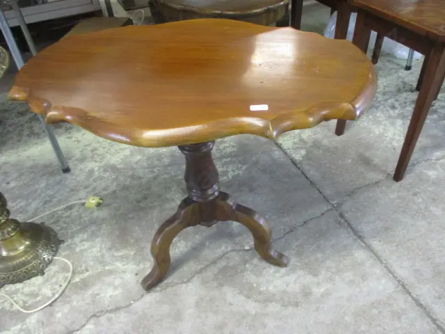Side table Image 1++