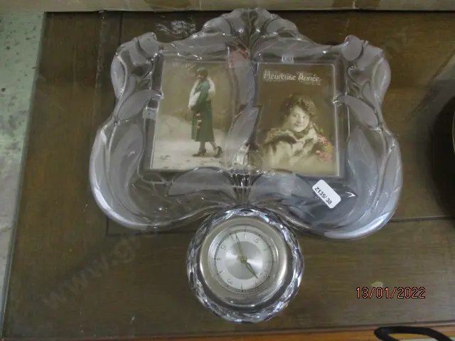 Frame and Clock Image 1++