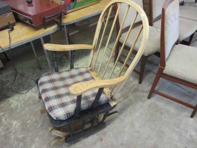 Rocking Chair Image 1++