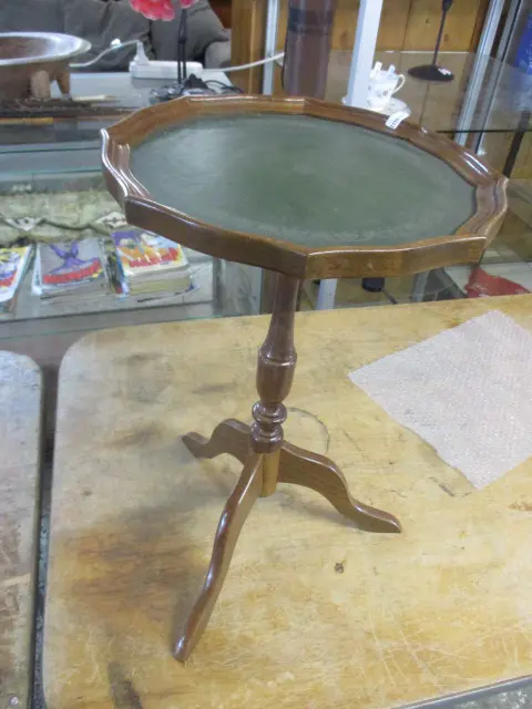 Wine table Image 1++