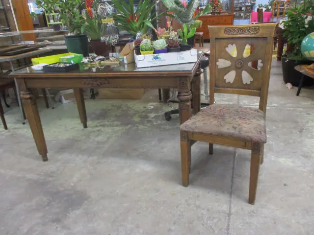 Retro Table and 4 Chairs Image 1++