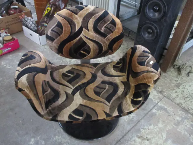 Mid Century Chair Image 1++