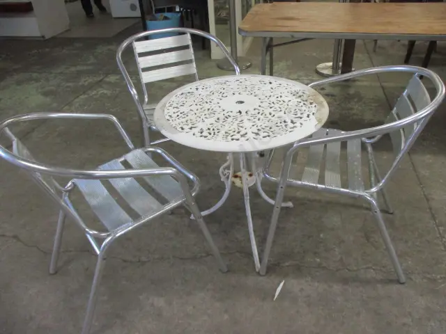 Patio Table and Chairs Image 1++