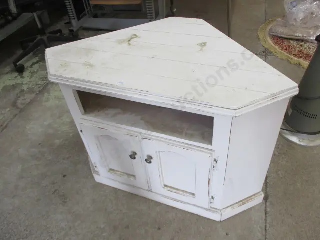 Corner Cab Image 1++