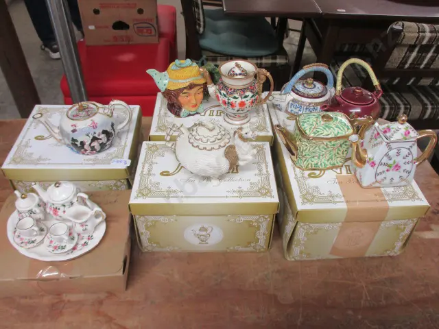 Mini Tea Pots Image 1++