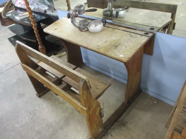 Kauri School Desk Image 1++