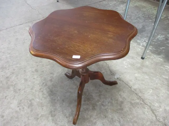 Wine Table Image 1++