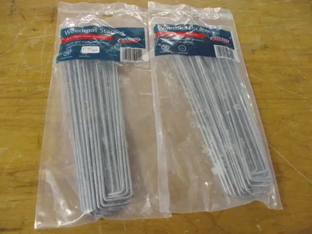 Weedmat Staples Image 1++