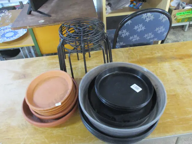 Pot Bases and Stands Image 1++