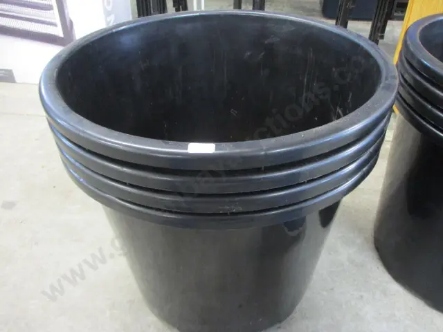 4 Plant Pots Image 1++