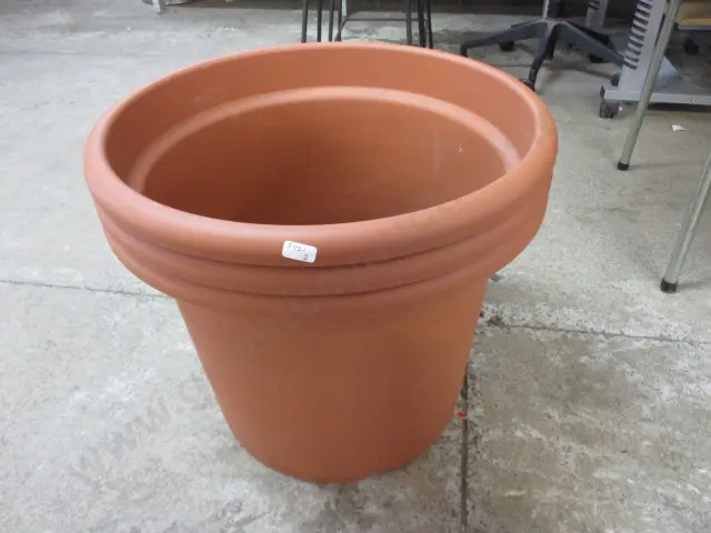 3 Plant Pots Image 1++