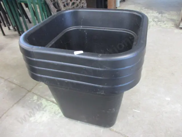 4 Plant Pots Image 1++