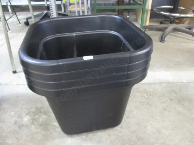 4 Plant Pots Image 1++