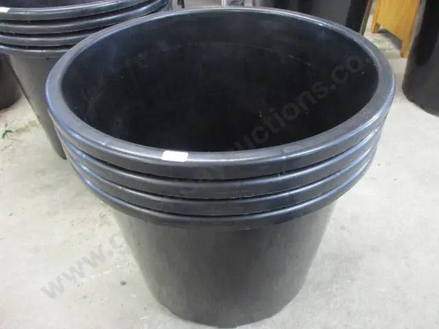 4 Plant Pots Image 1++