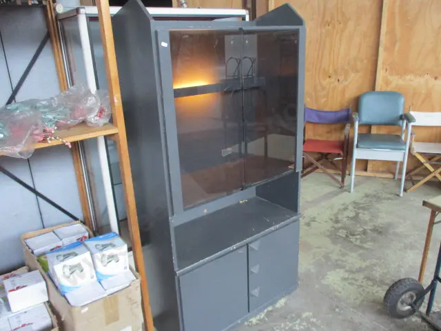 Iluminated Cabinet Image 1++