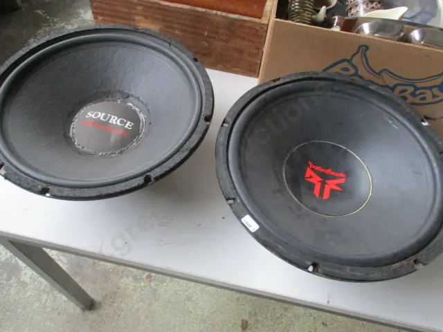 2 Speakers Image 1++