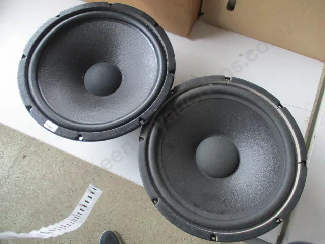 2 Speakers Image 1++