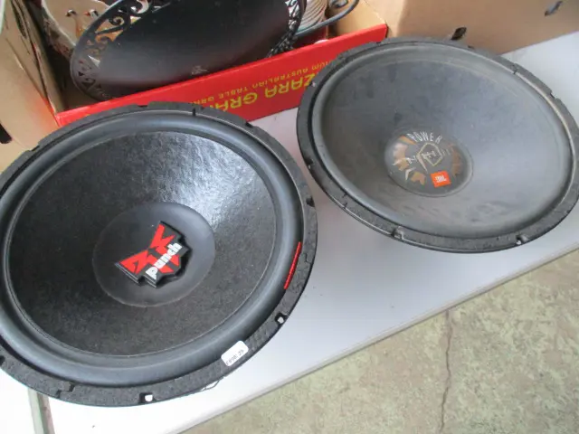 2 Speakers Image 1++