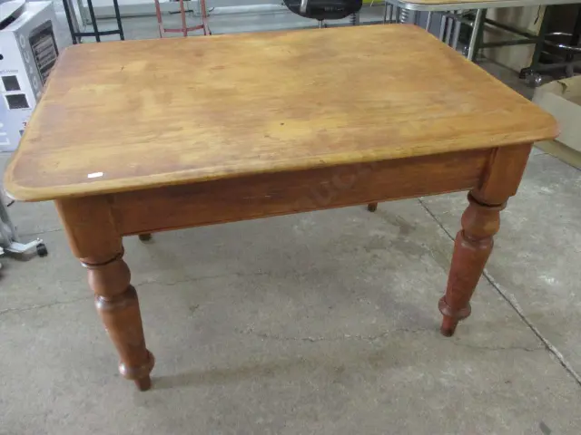 Kauri Table Image 1++