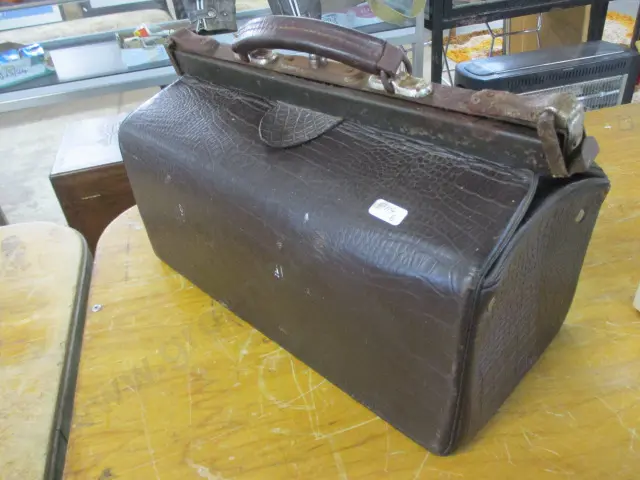 Gladstone Bag Image 1++