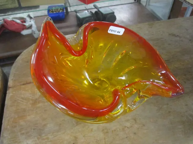 Art Glass Bowl Image 1++