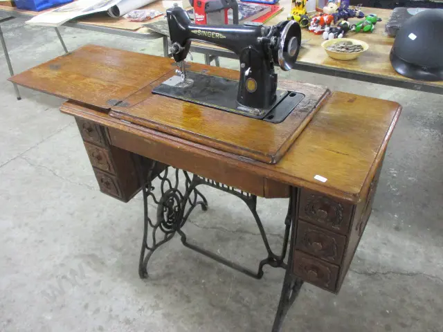 Sewing M/c Image 1++