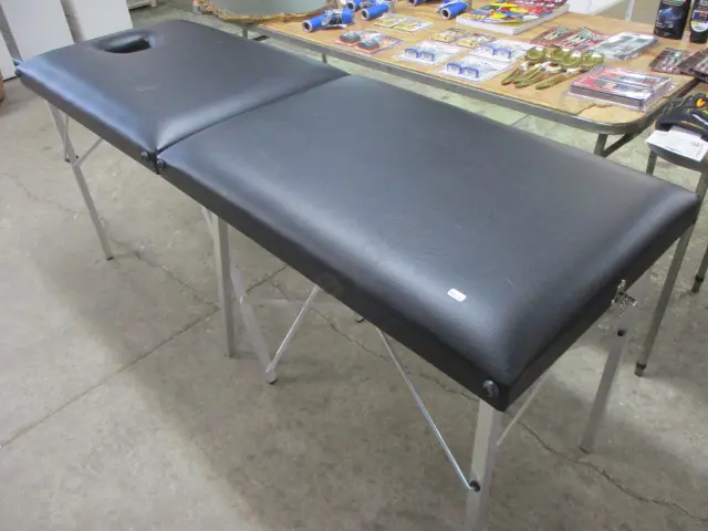 Massage Table Image 1++