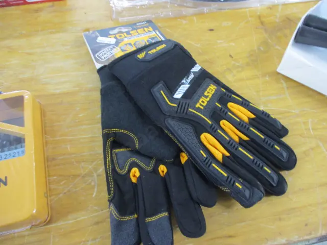 Gloves Image 1++