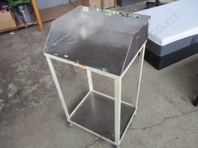 Trolley Image 1++