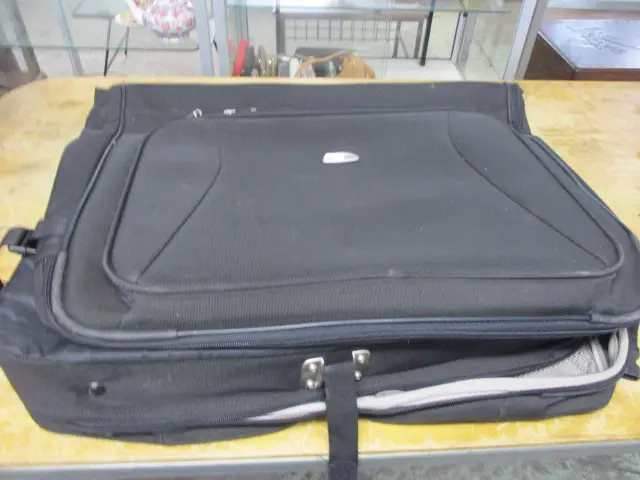 Suit Carrier Image 1++