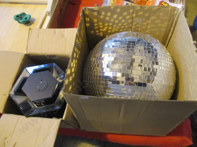Party Light and Mirror Ball Image 1++