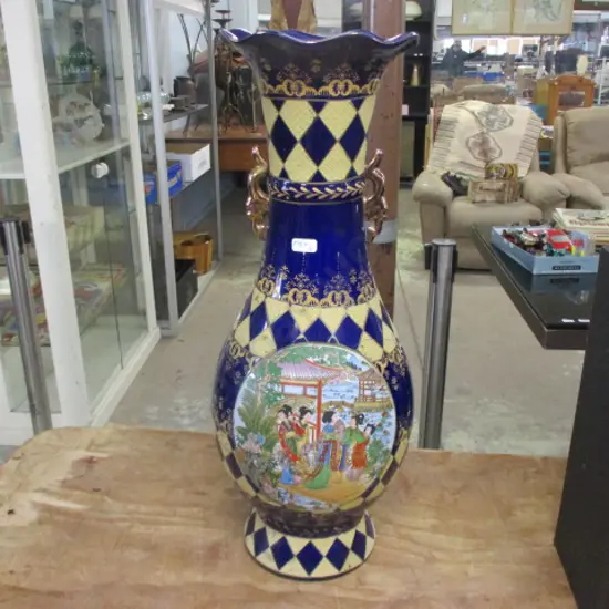 Floor Vase (crack)