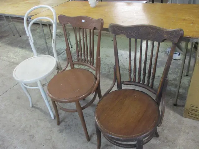 3 Chairs Image 1++