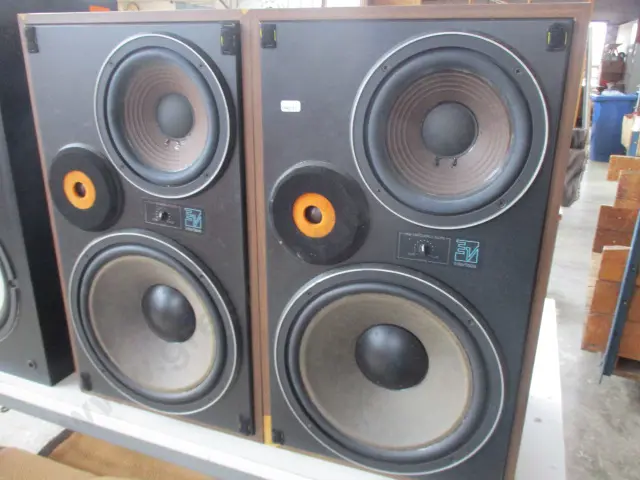 Speakers Image 1++