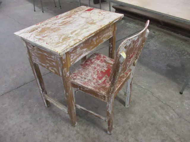 Desk and Chair Image 1++