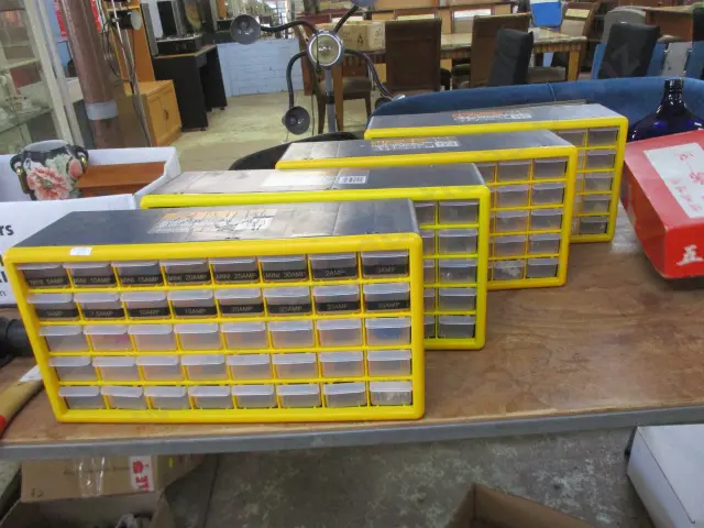 4 Cabinets with Hardware Image 1++
