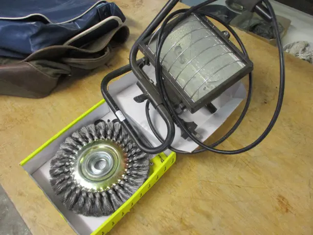 W/shop Light and Wire Wheel Image 1++