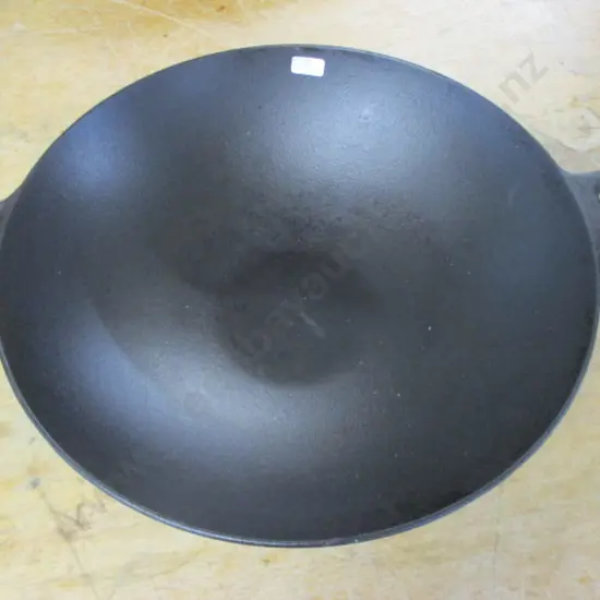 Cast iron Wok