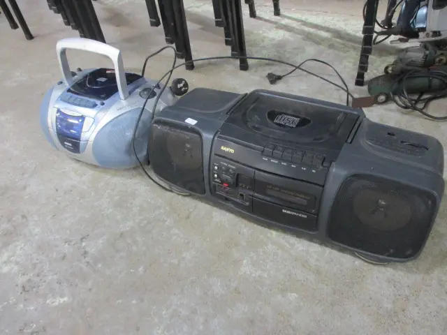 2 Stereos Image 1++